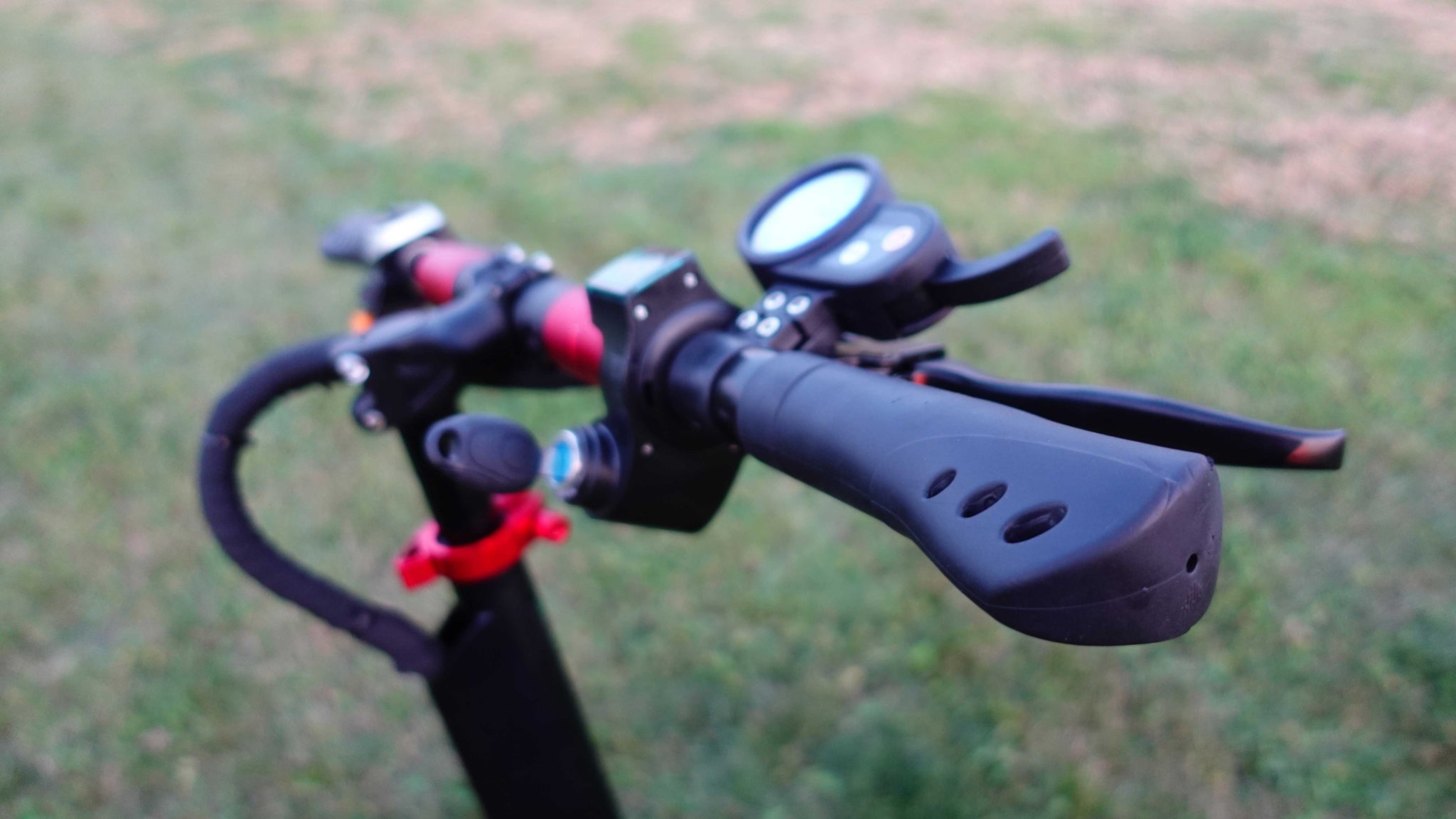 Dualped Spider 48V 1000W up to 50km/h 31mph with Turning Signals, Lit Deck, Mobile Phone USB Charging port & Seat Included - ONLY $999 USD