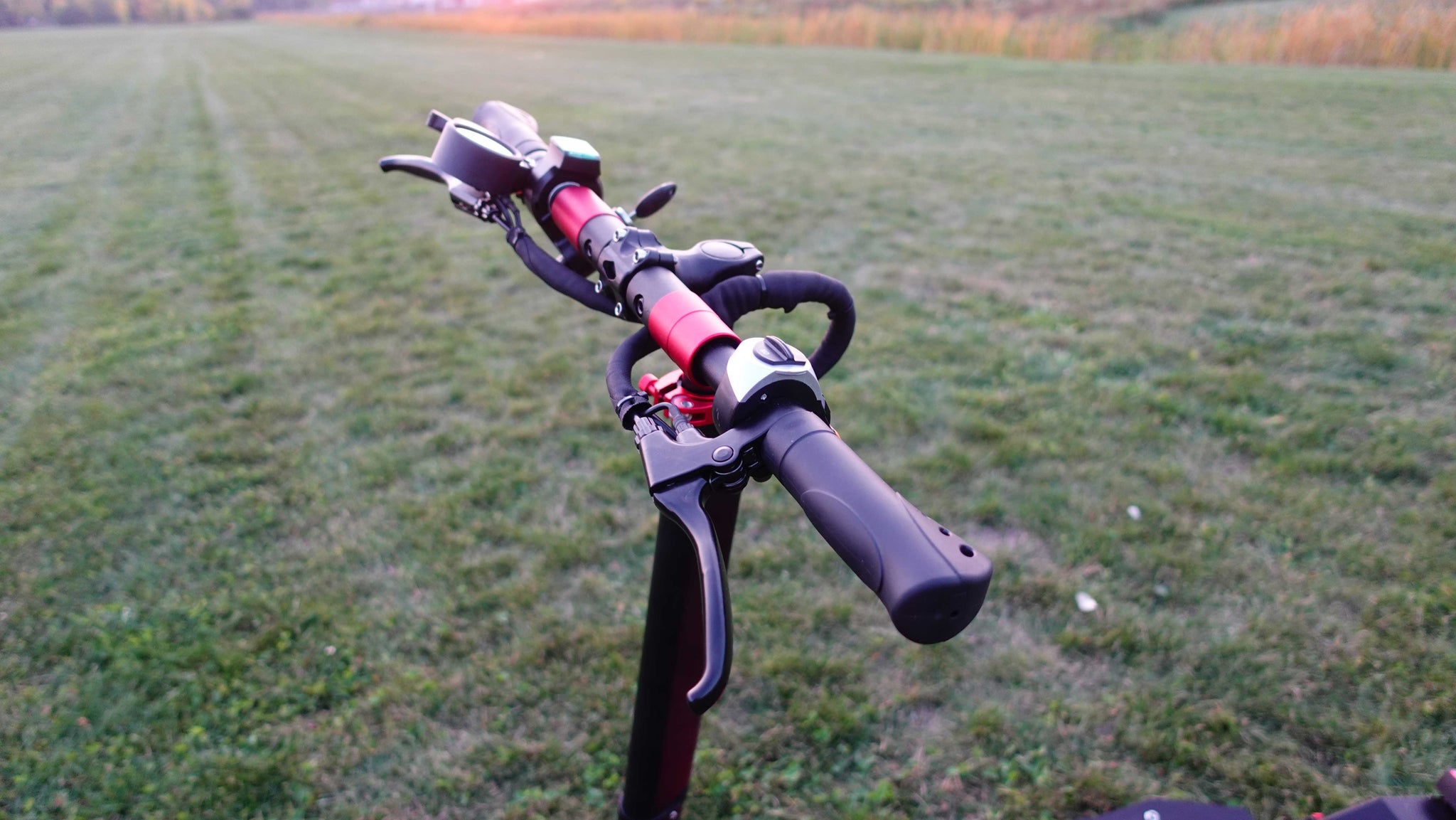 Dualped Spider 48V 1000W up to 50km/h 31mph with Turning Signals, Lit Deck, Mobile Phone USB Charging port & Seat Included - ONLY $999 USD